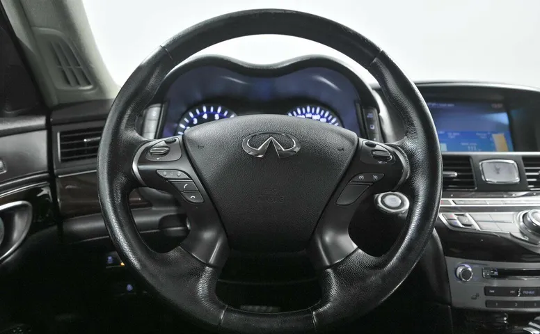 Infiniti M