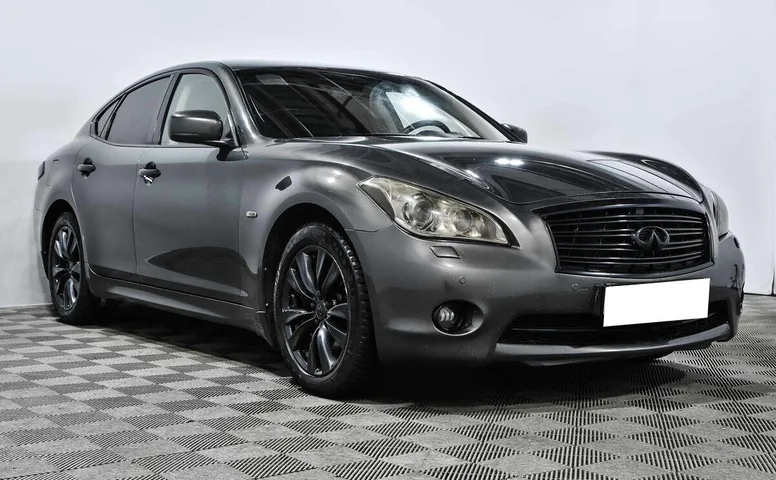 Infiniti M