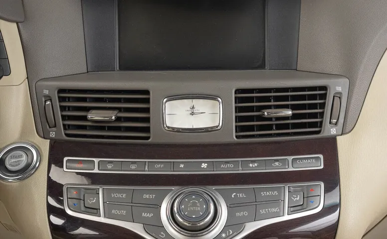 Infiniti M