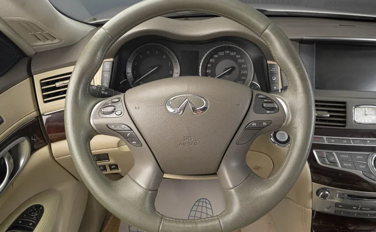 Infiniti M