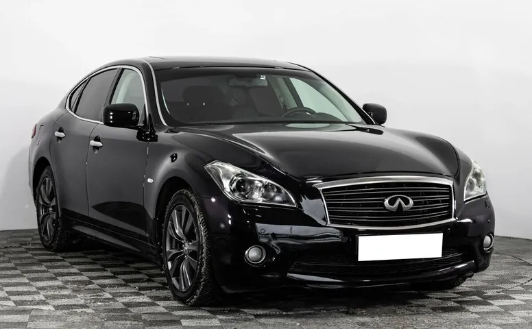 Infiniti M