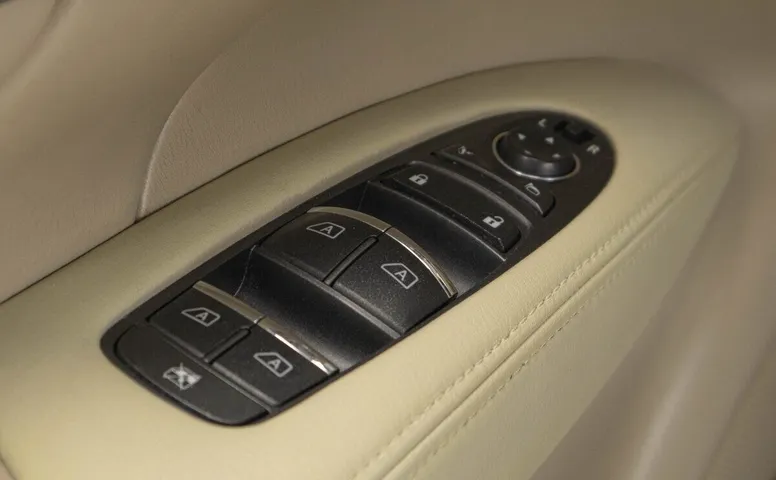 Infiniti M