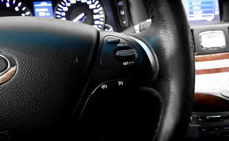 Infiniti M