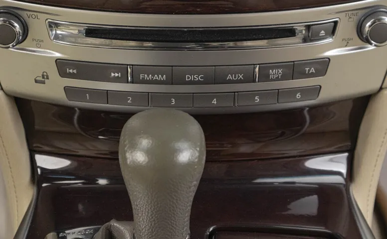 Infiniti M