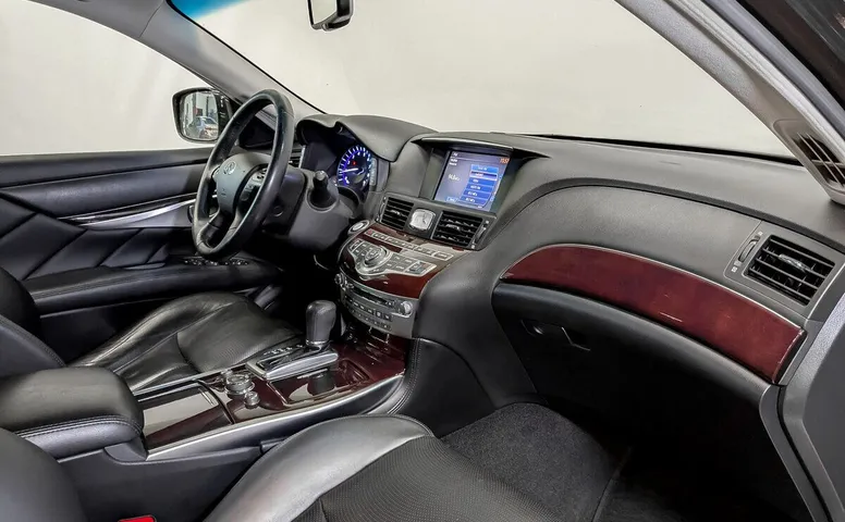 Infiniti M