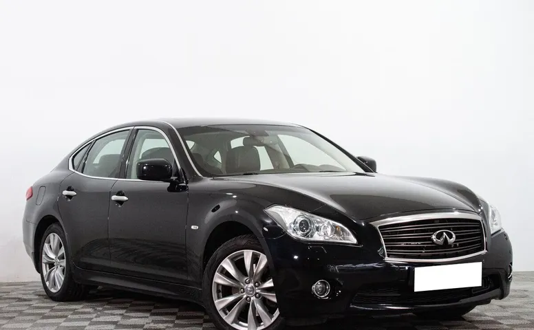 Infiniti M