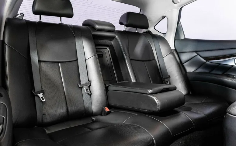 Infiniti M