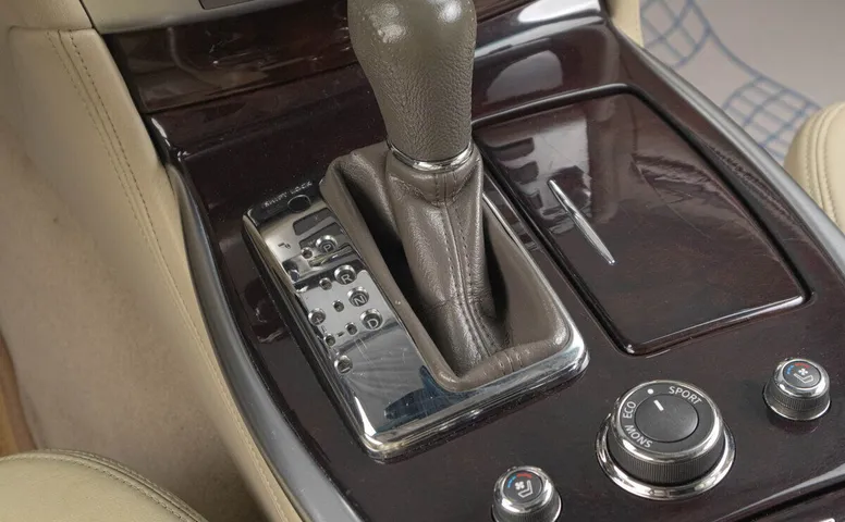 Infiniti M