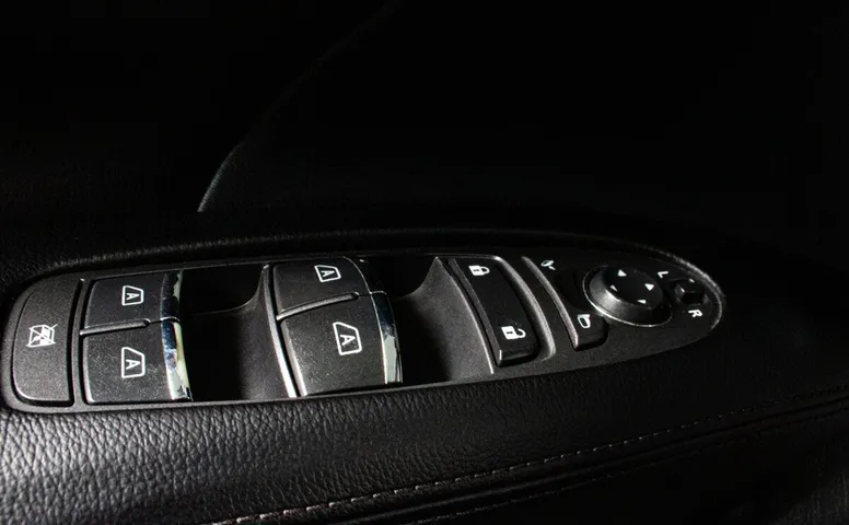 Infiniti M