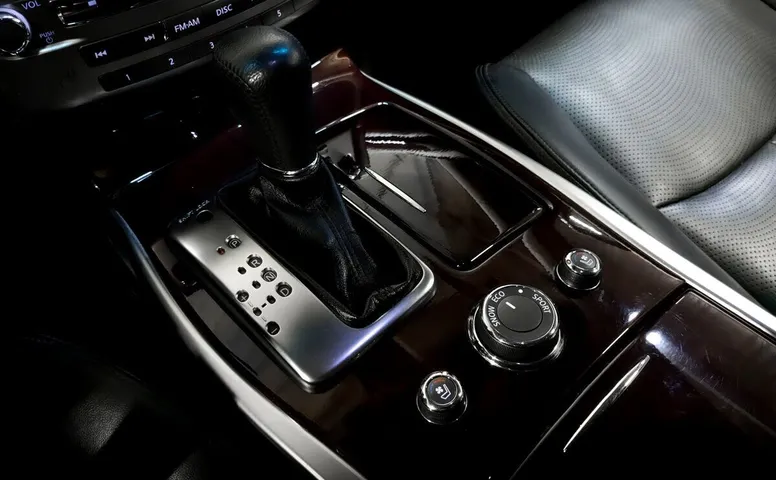 Infiniti M