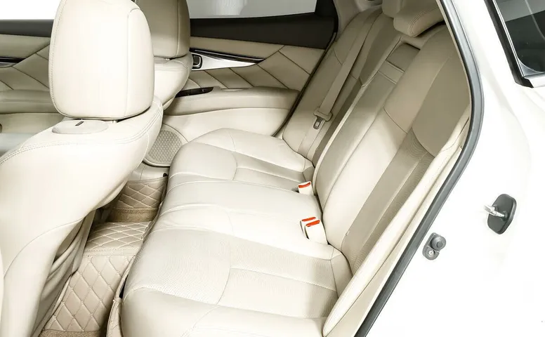 Infiniti M