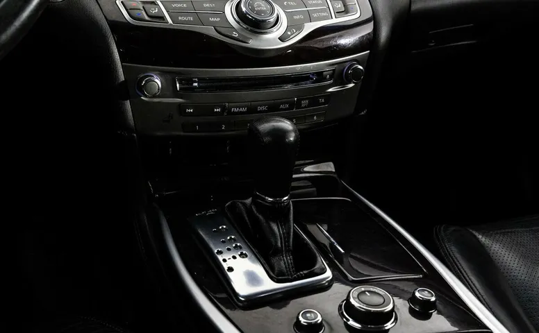 Infiniti M