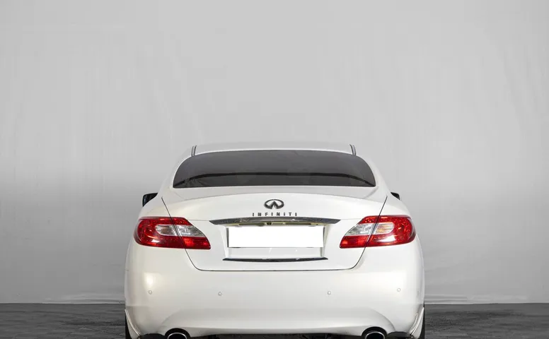 Infiniti M