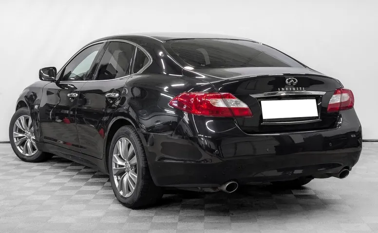 Infiniti M