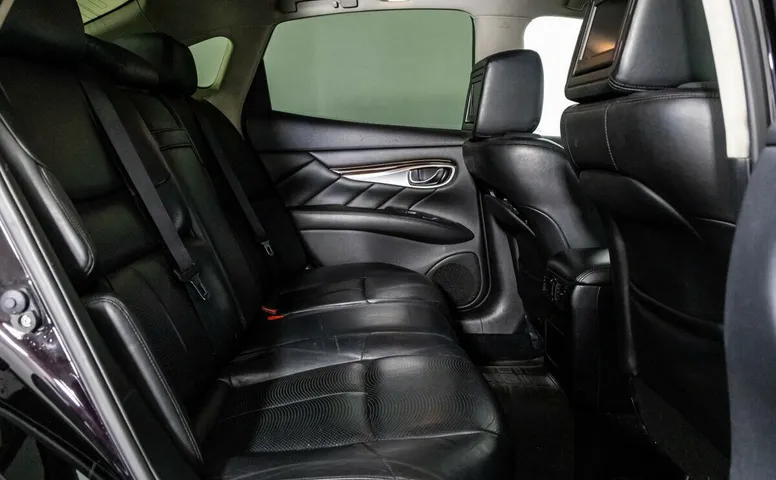 Infiniti M
