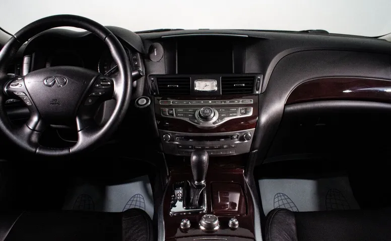 Infiniti M