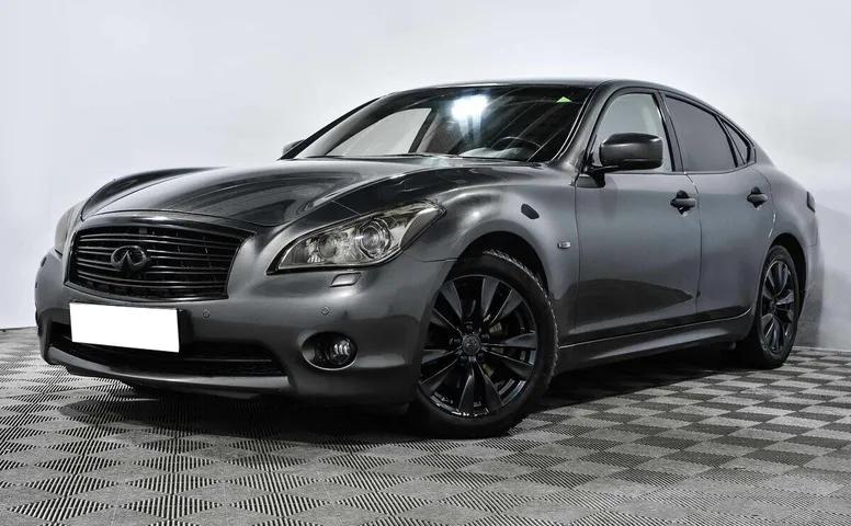 Infiniti M