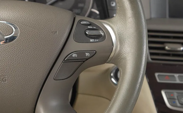 Infiniti M