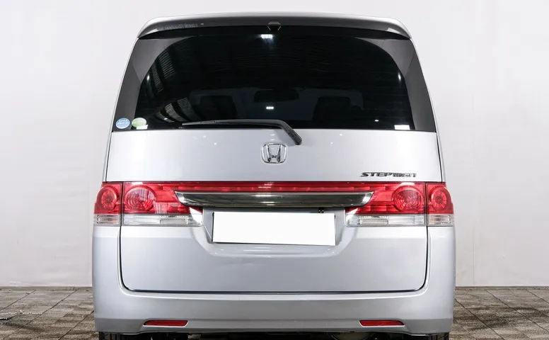 Honda Stepwgn V