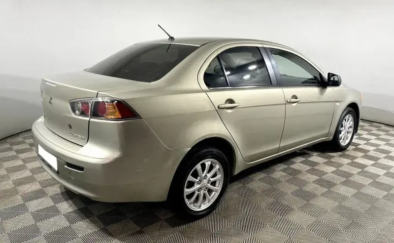 Mitsubishi Lancer