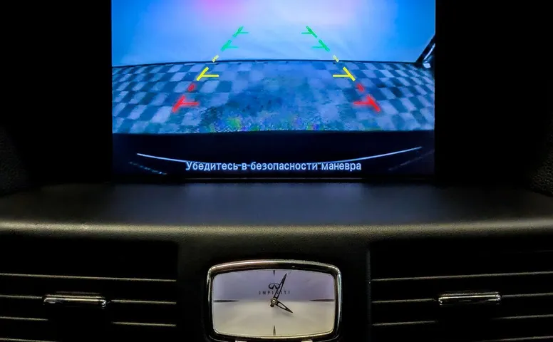 Infiniti M
