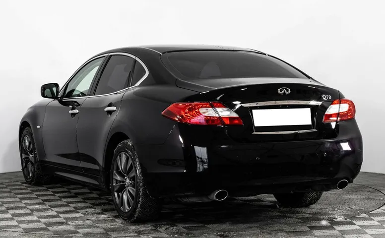 Infiniti M