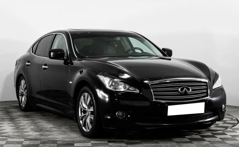 Infiniti M