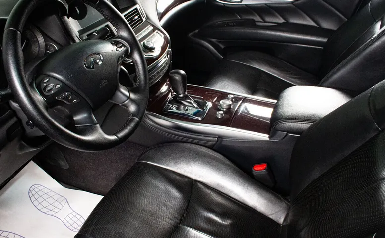 Infiniti M