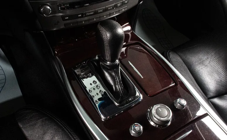 Infiniti M