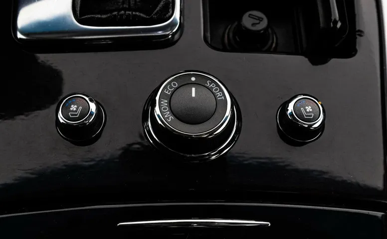Infiniti M