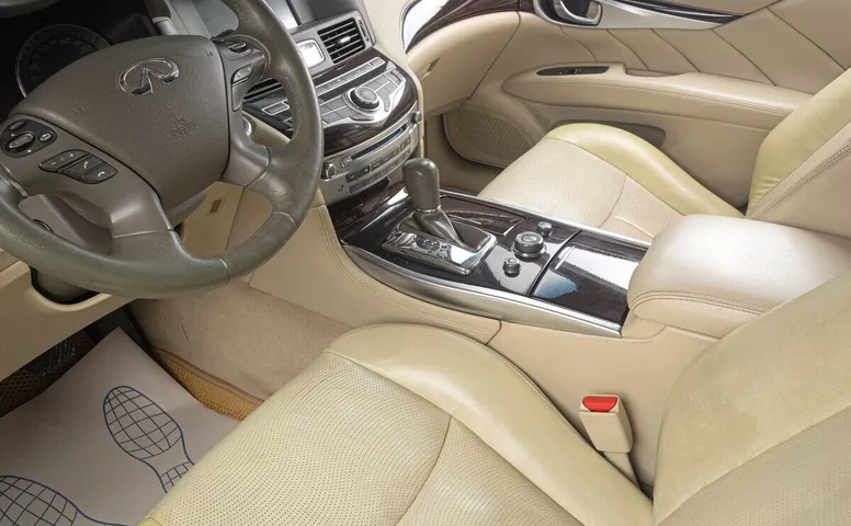 Infiniti M