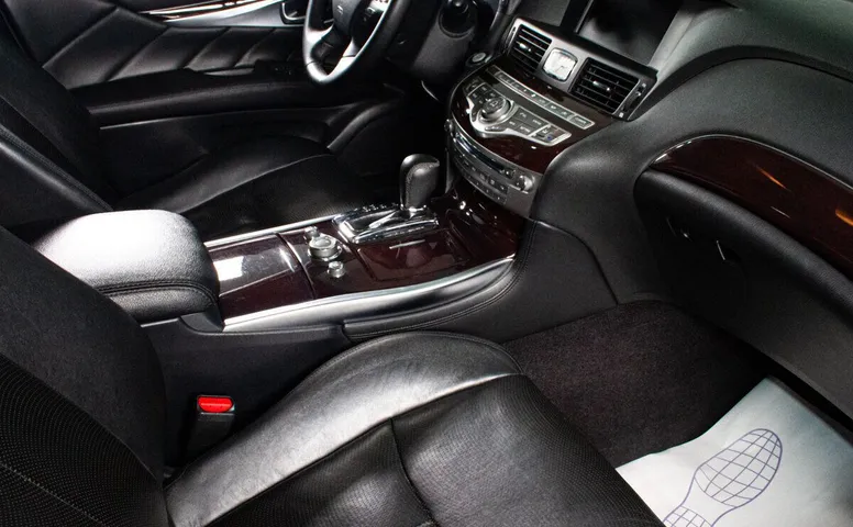 Infiniti M