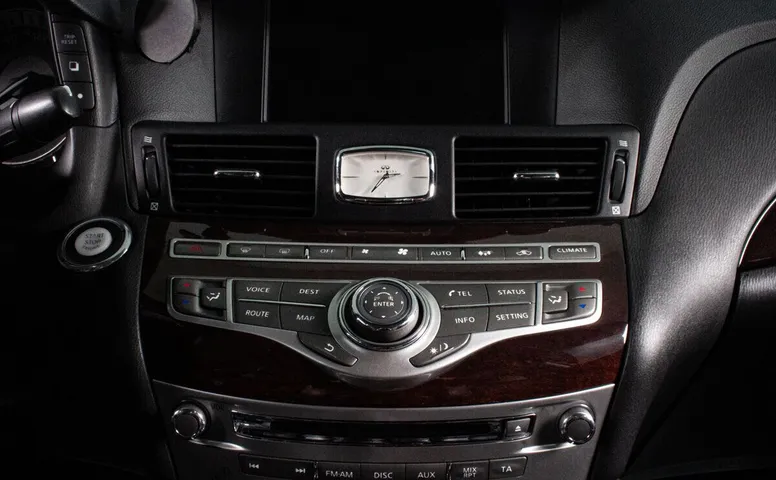 Infiniti M