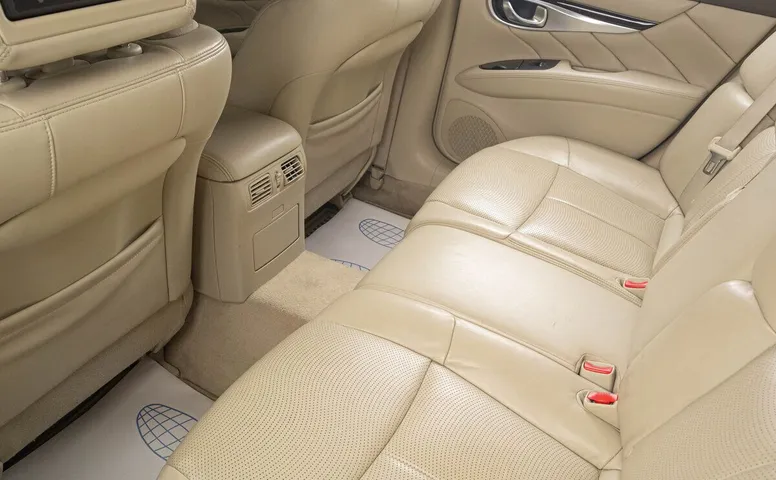 Infiniti M