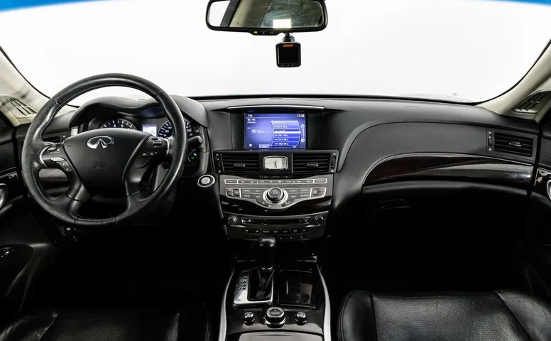 Infiniti M