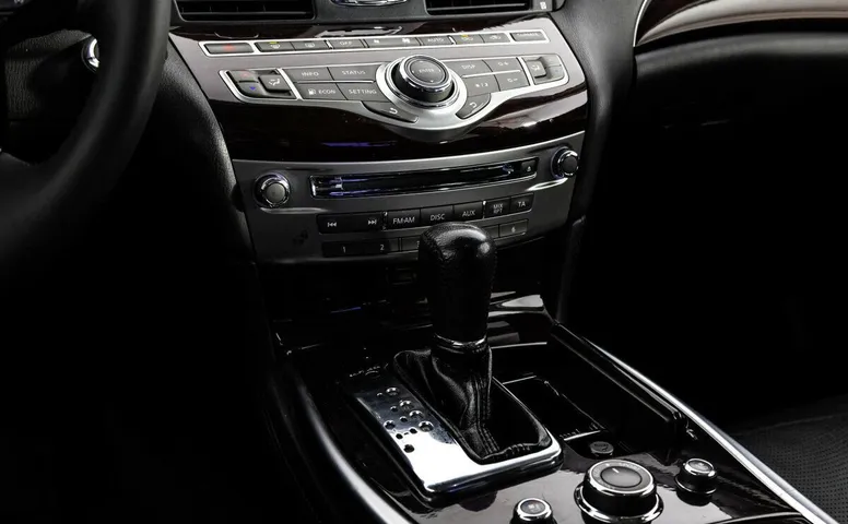 Infiniti M