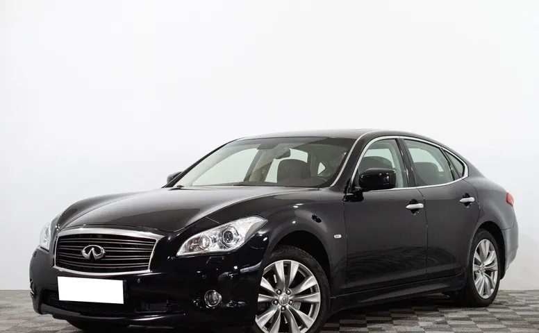 Infiniti M
