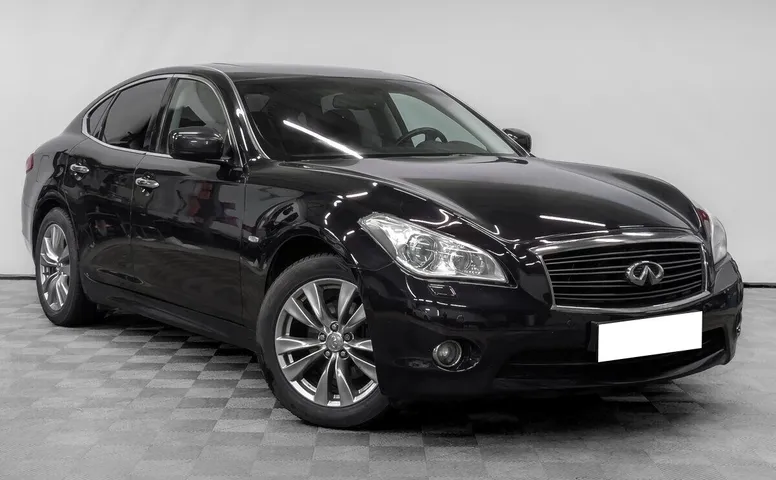 Infiniti M
