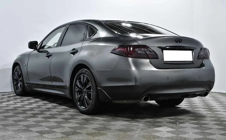 Infiniti M