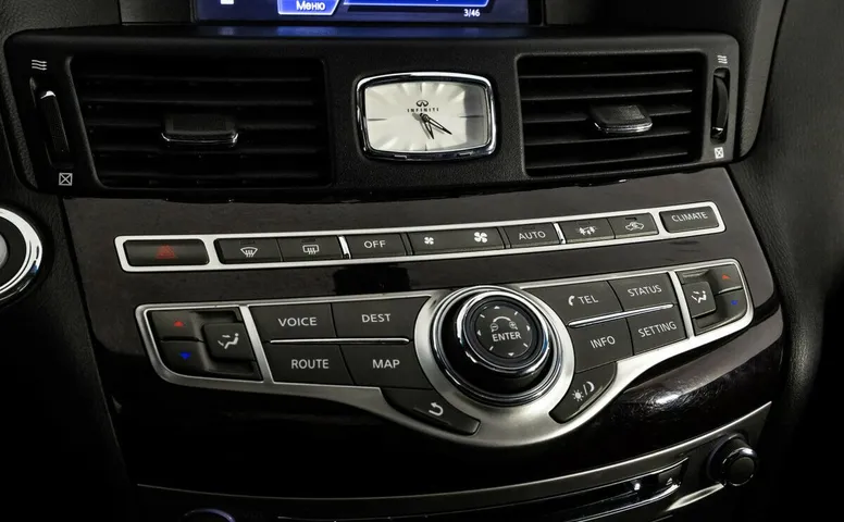 Infiniti M