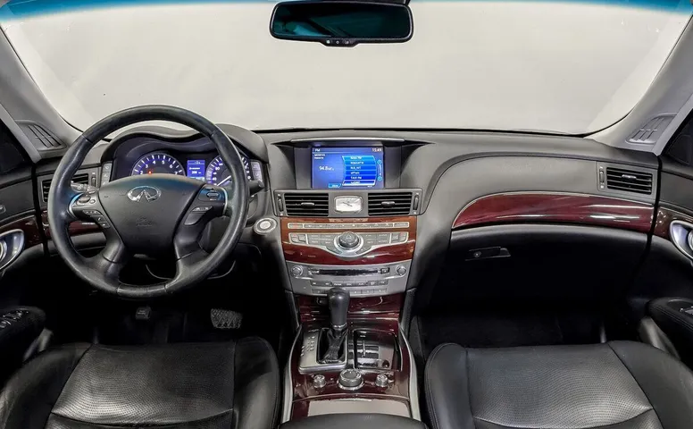 Infiniti M