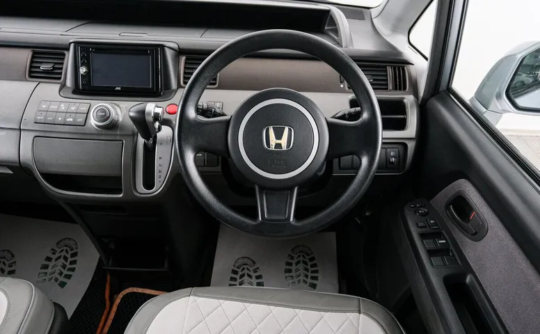 Honda Stepwgn V