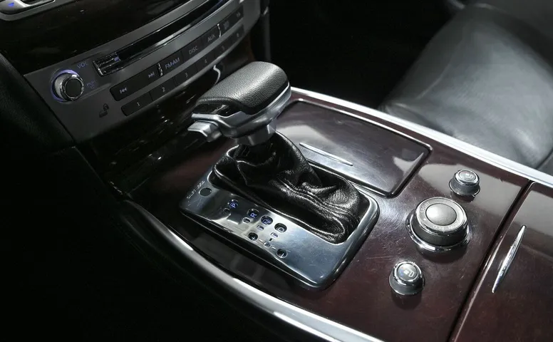 Infiniti M