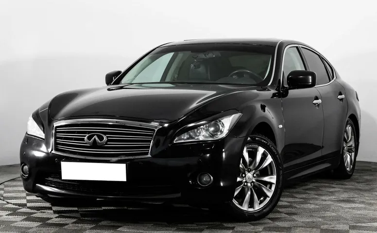 Infiniti M