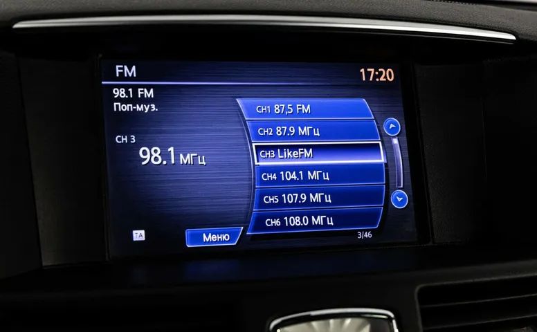 Infiniti M
