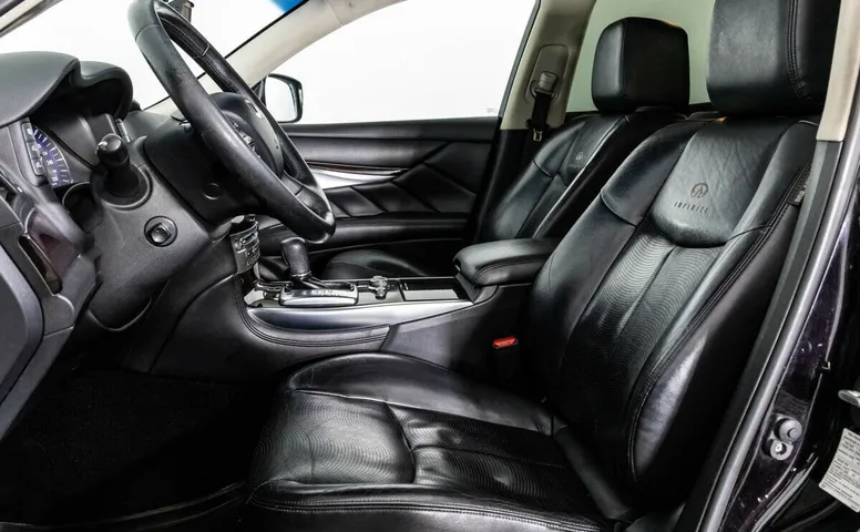 Infiniti M