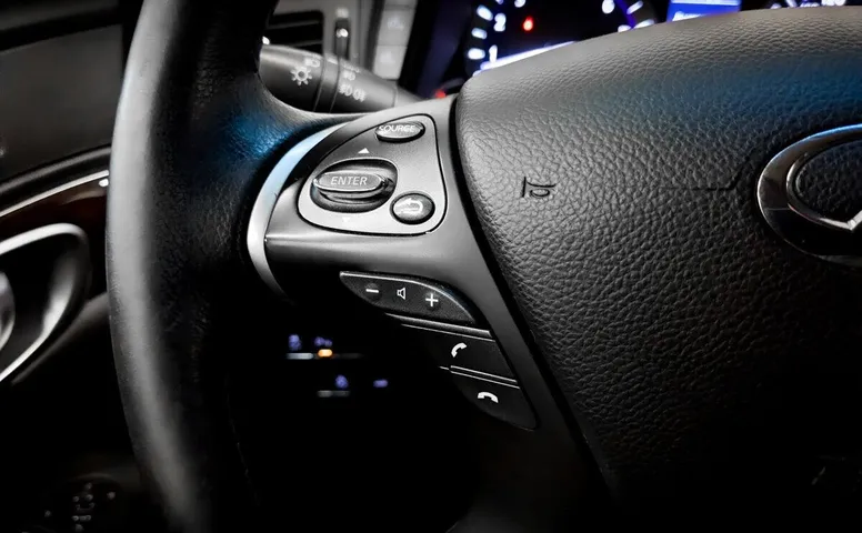 Infiniti M
