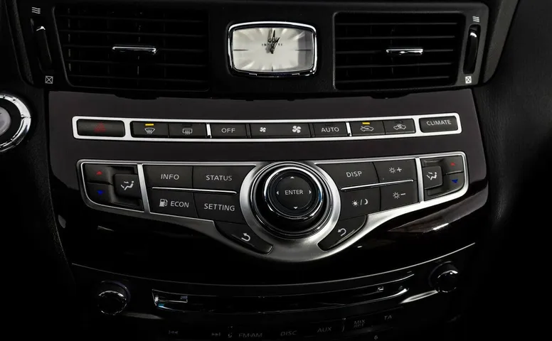 Infiniti M